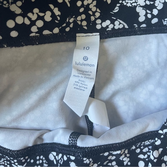 Size 10 full length Lululemon leggings, never worn - Picture 3 of 3